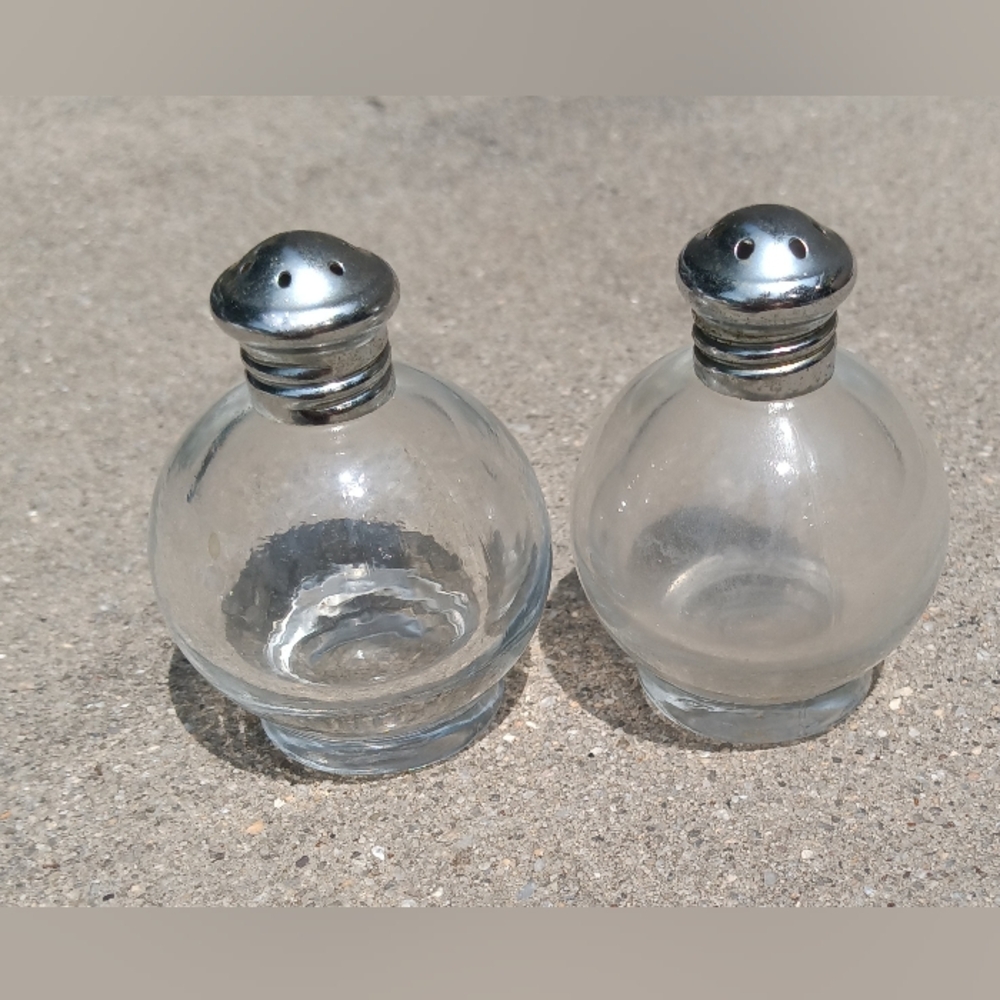 2" Round Clear Glass Salt And Pepper Shakers